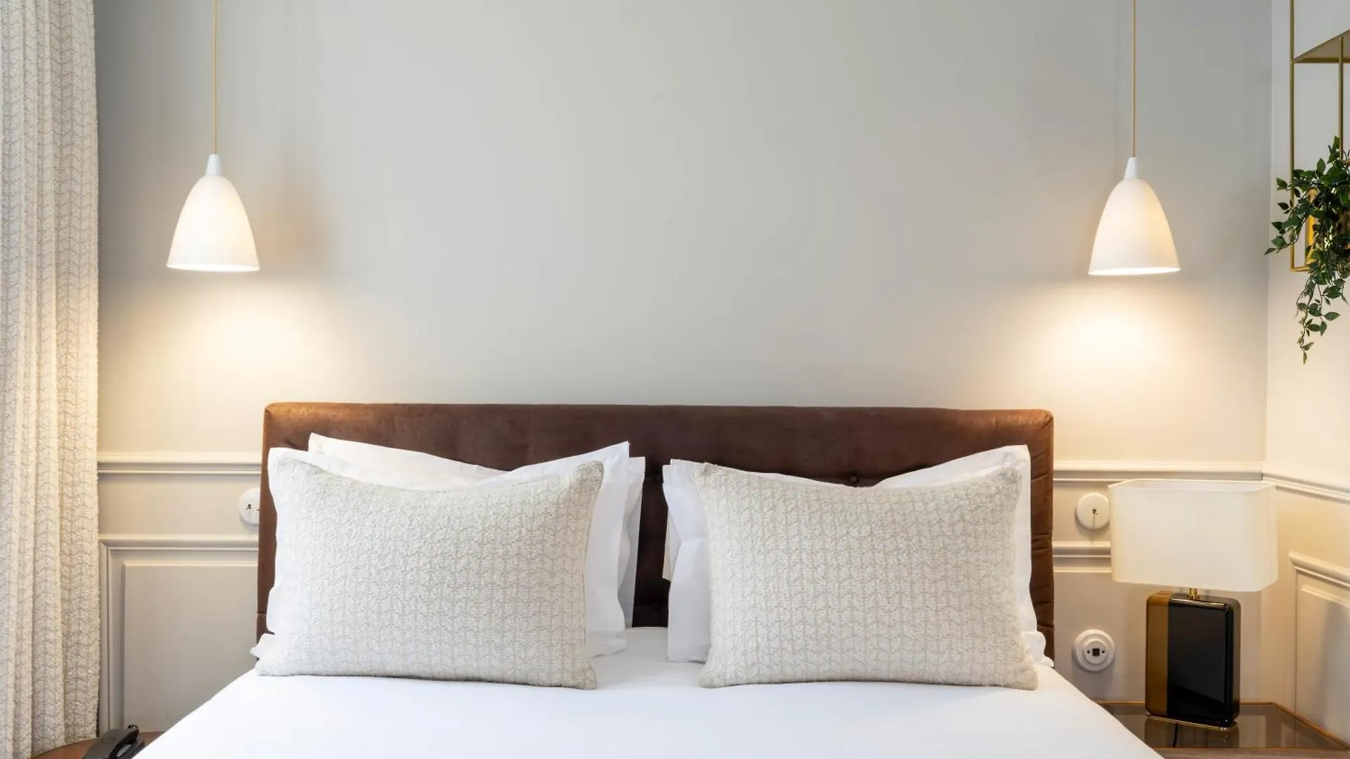 ***  Hotel Madeleine Haussmann Paris France
