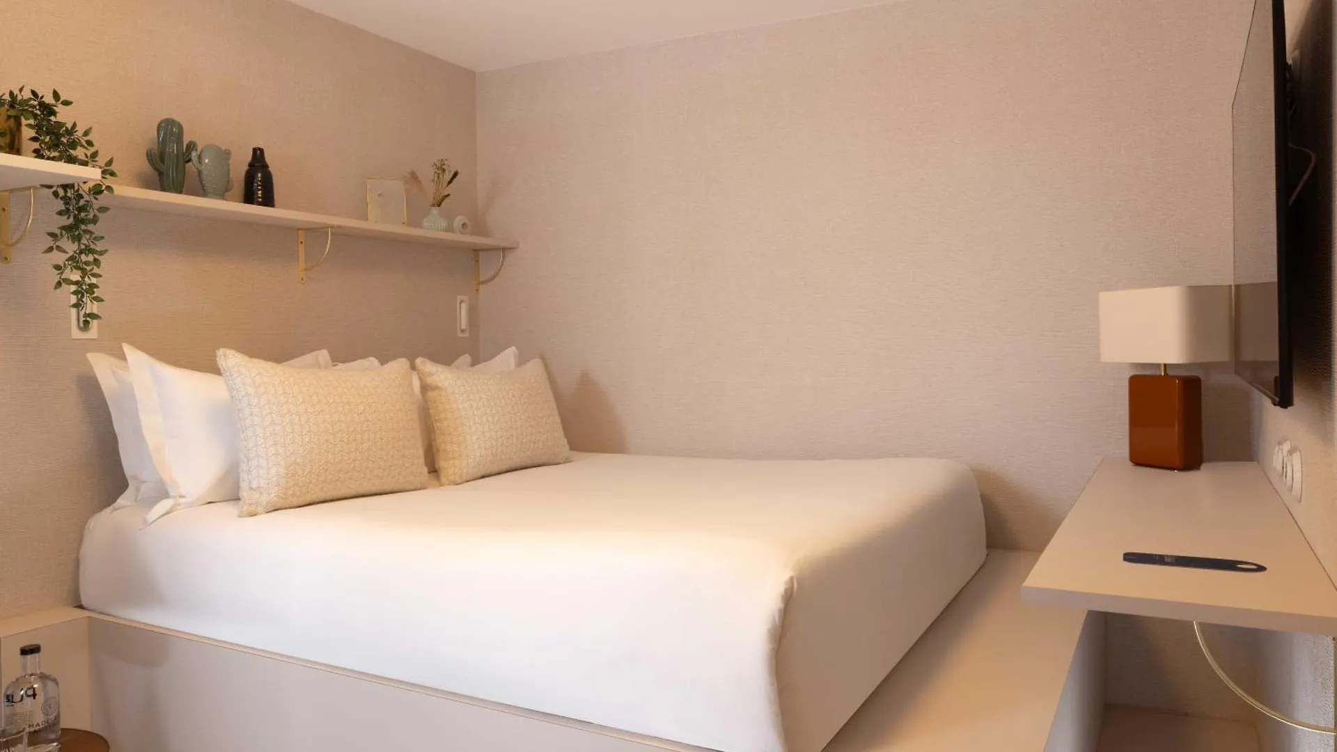 Hotel Madeleine Haussmann Paris Fransa