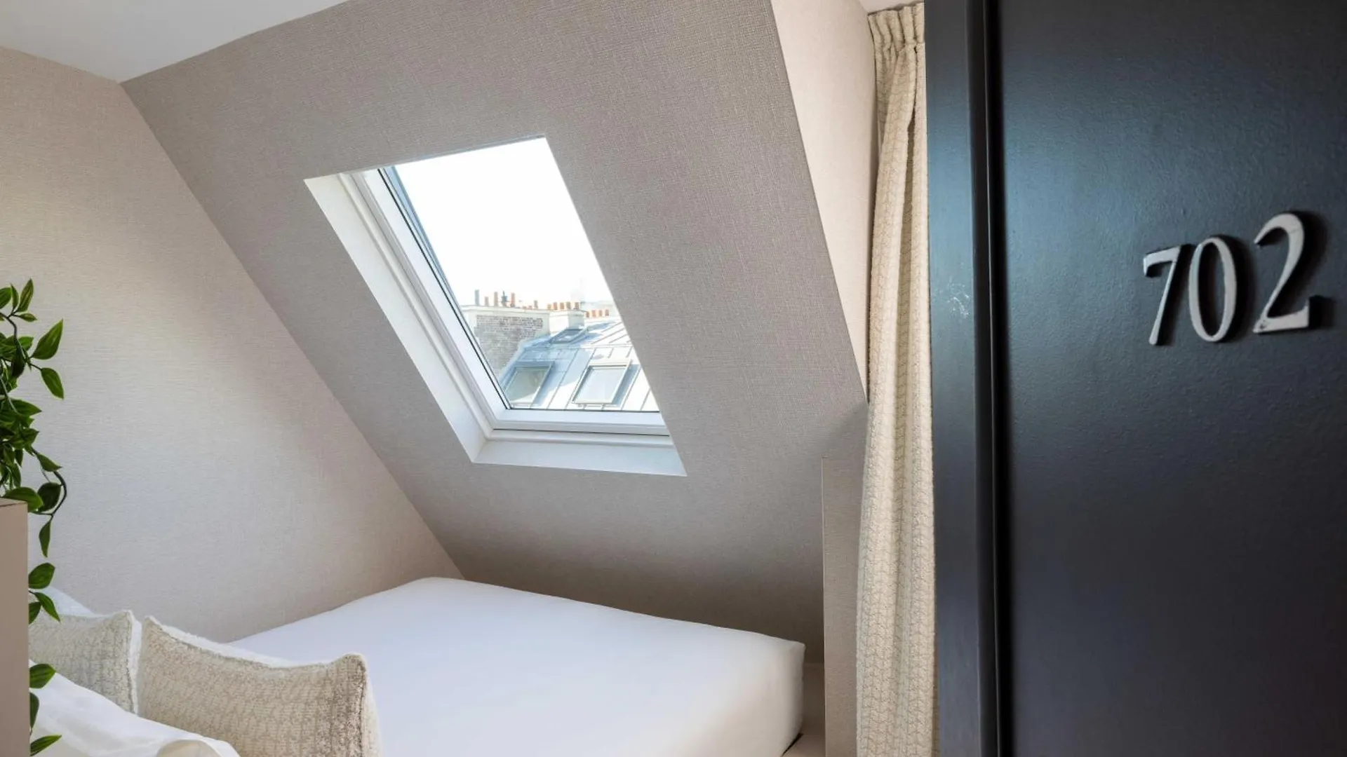 Hotel Madeleine Haussmann Paris Fransa